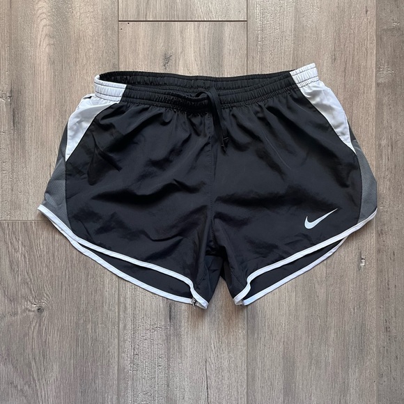 Women Nike Dri fit shorts - Picture 2 of 7